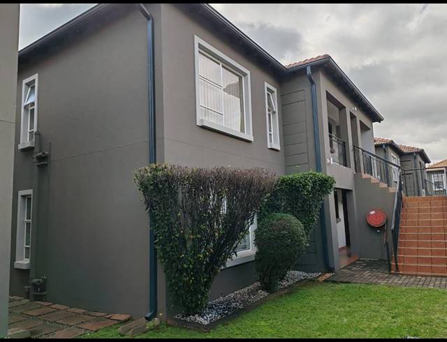 2 BEDROOM COMPLEX FOR SALE IN HENLEY-ON-KLIP